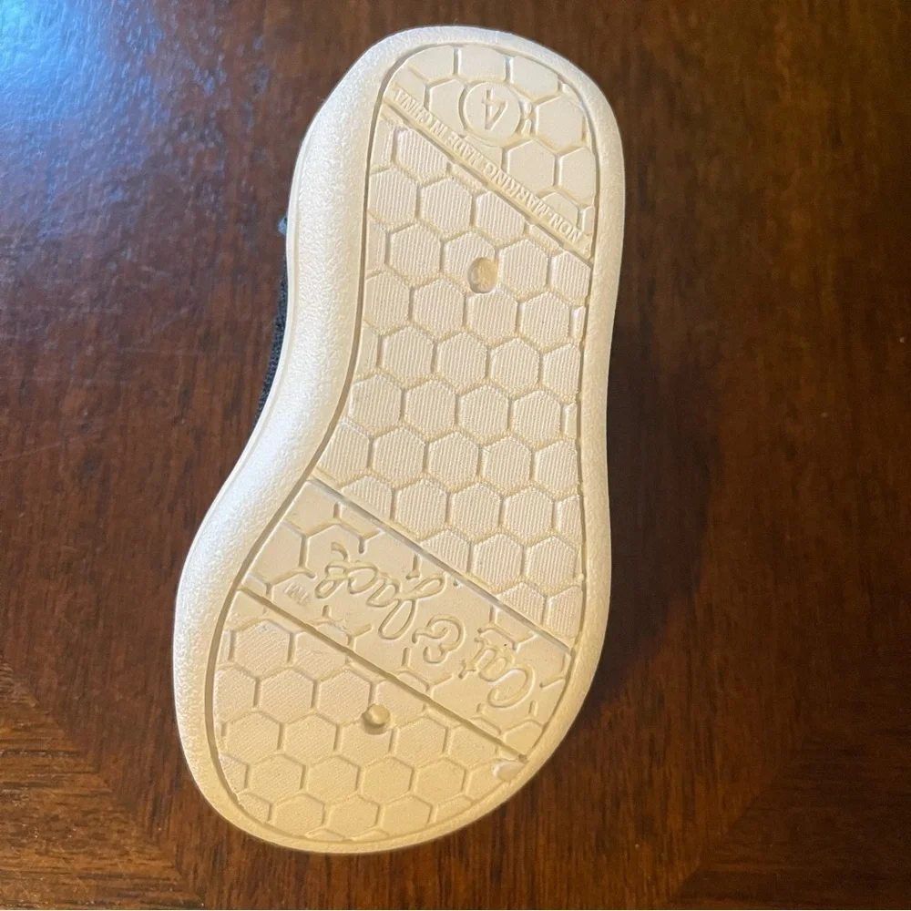 Cat & Jack | Toddler Swim Sneakers | Size 4 - Picture 6 of 6